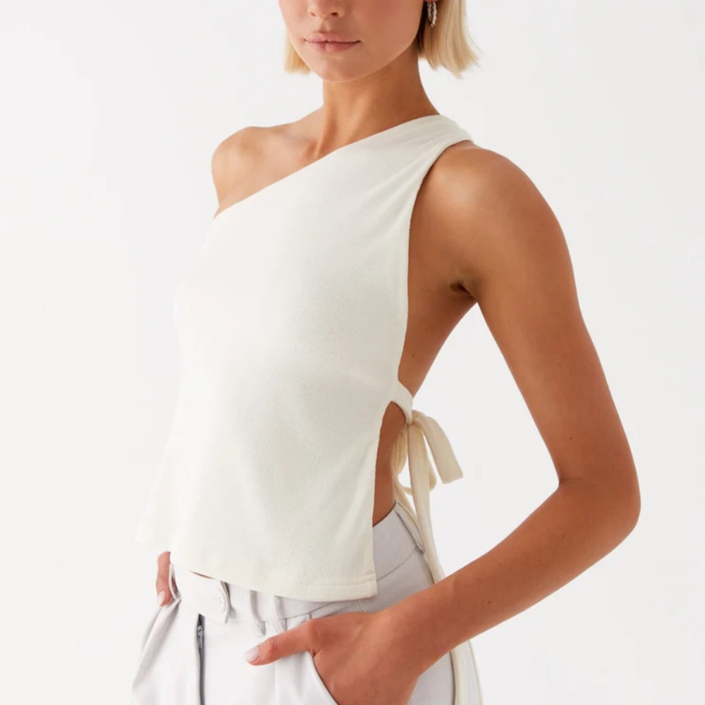 Elegant Cream One-Shoulder Women's Top